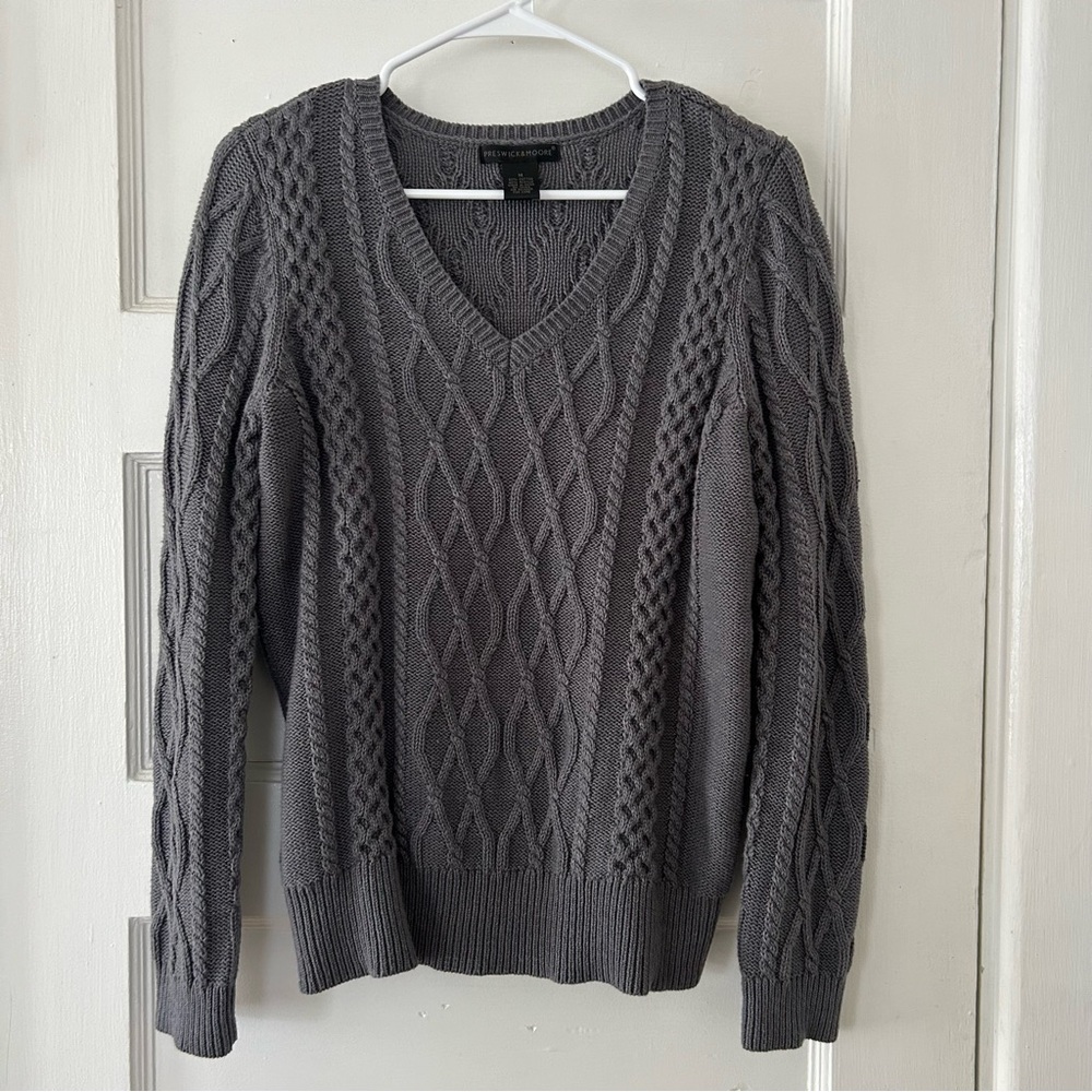 Preswick & Moore Solid Cable Knit V-Neck Sweater